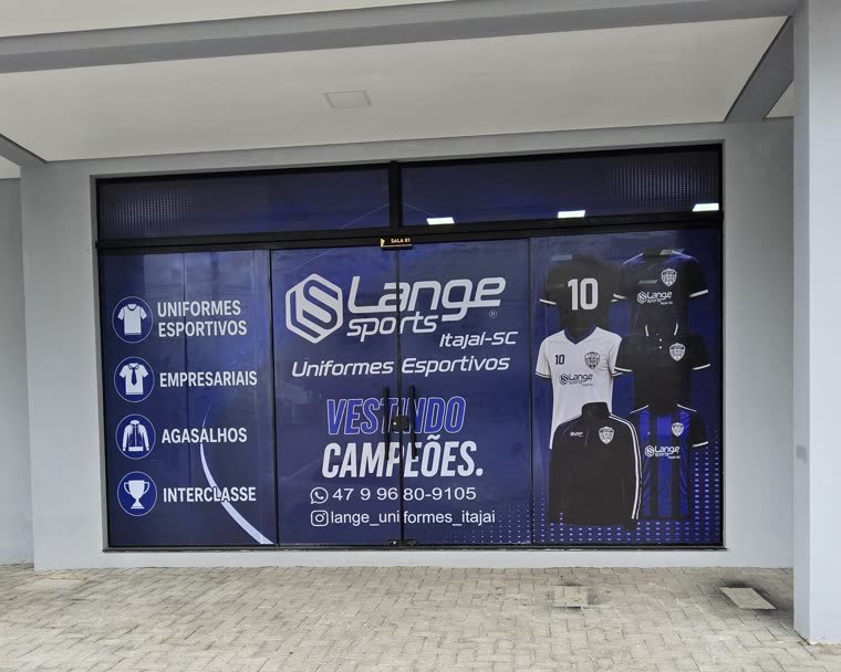 Vitrine da Lange Sports em Itajaí
